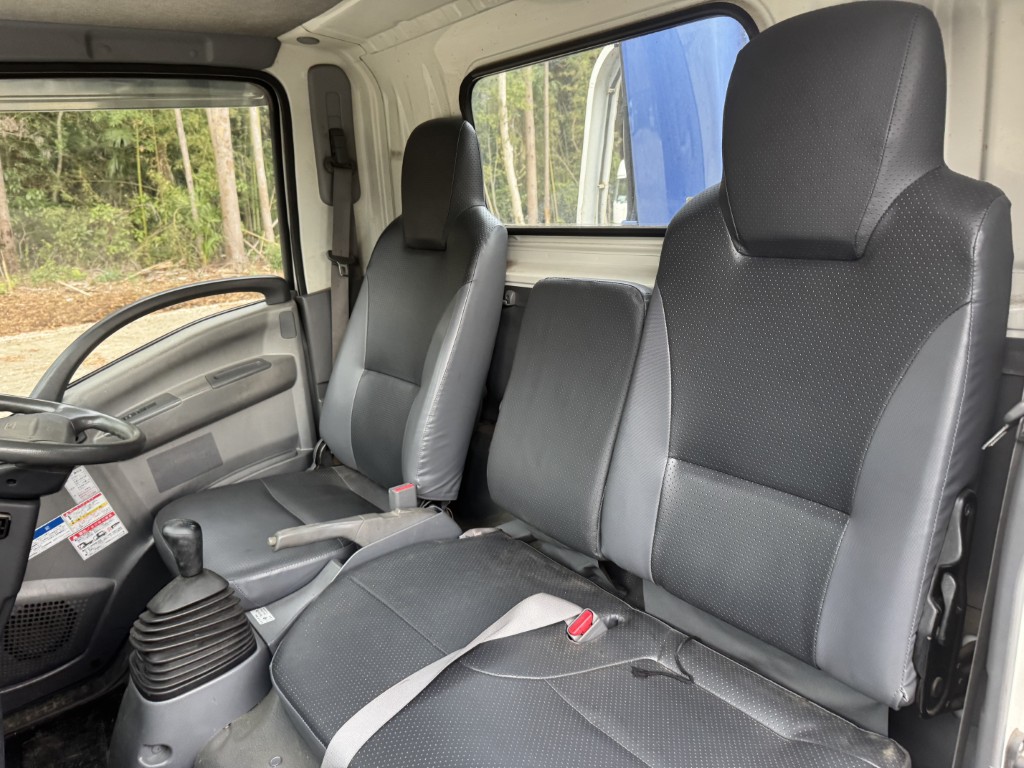 標準ロング吊t数2.6t吊3段ブームタダノラジコン付き|中古トラックの販売・買取・査定のアイナビ