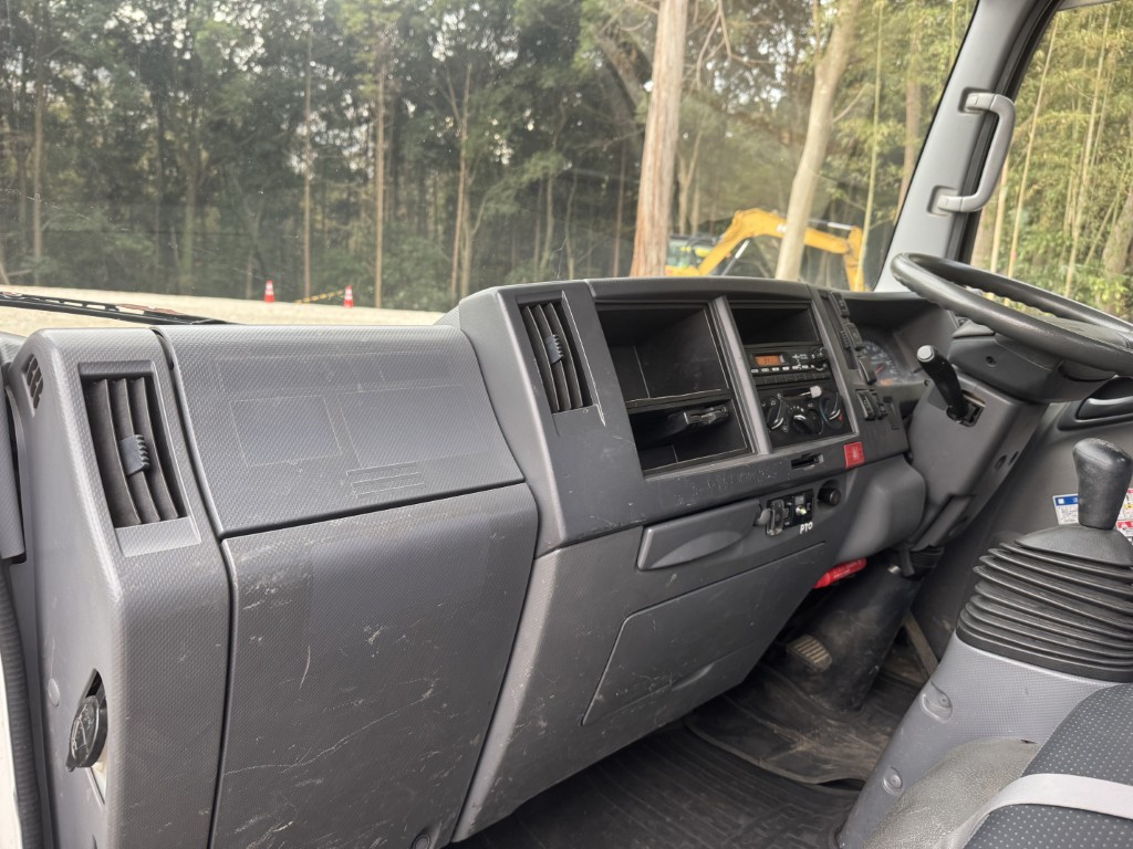 標準ロング吊t数2.6t吊3段ブームタダノラジコン付き|中古トラックの販売・買取・査定のアイナビ