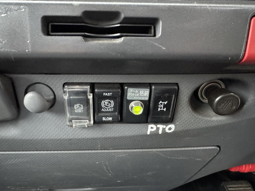 標準ロング吊t数2.6t吊3段ブームタダノラジコン付き|中古トラックの販売・買取・査定のアイナビ