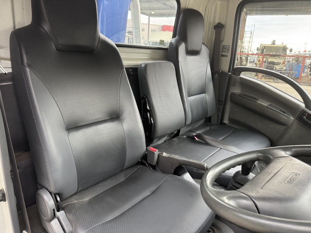 標準ロング吊t数2.6t吊3段ブームタダノラジコン付き|中古トラックの販売・買取・査定のアイナビ