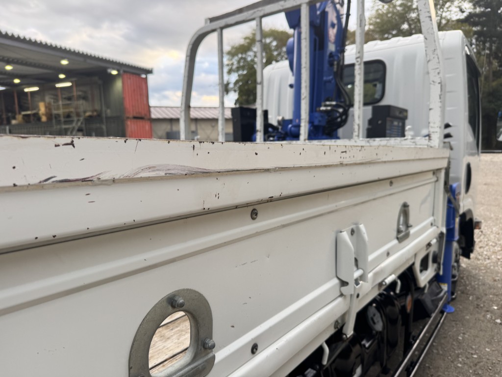 標準ロング吊t数2.6t吊3段ブームタダノラジコン付き|中古トラックの販売・買取・査定のアイナビ