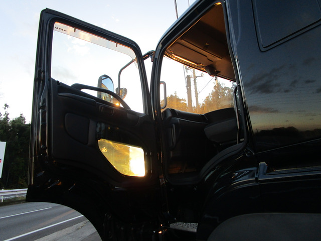 H.29年日野プロフィアダンプ箱ステンレス張り土砂禁22㎥|中古トラックの販売・買取・査定のアイナビ