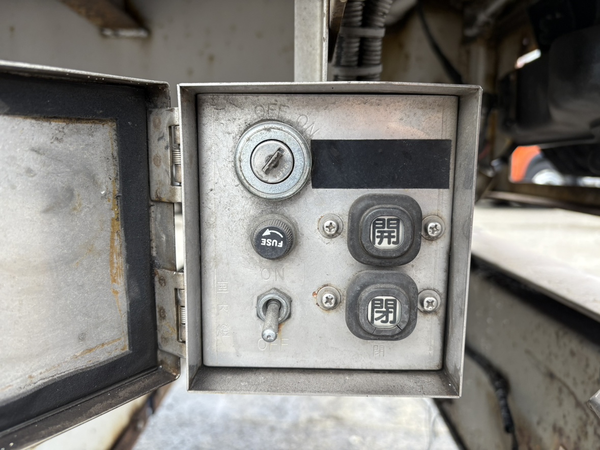 H19年式リフトアップ2軸ウイングセミトレーラ|中古トラックの販売・買取・査定のアイナビ