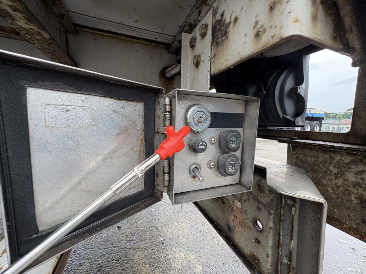 H19年式リフトアップ2軸ウイングセミトレーラ|中古トラックの販売・買取・査定のアイナビ