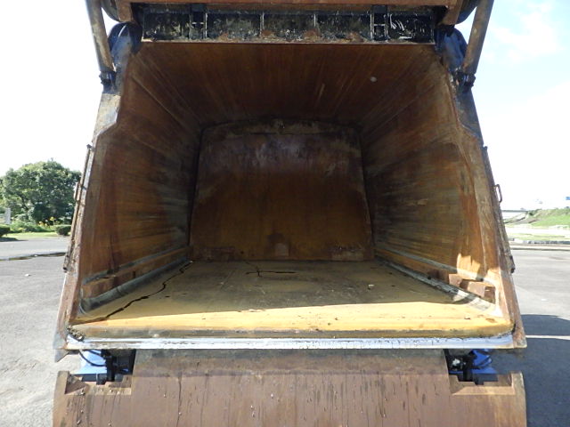 日野 平成30年式 塵芥車 10.2㎥ 新明和製 クラッチO/H済|中古トラックの販売・買取・査定のアイナビ