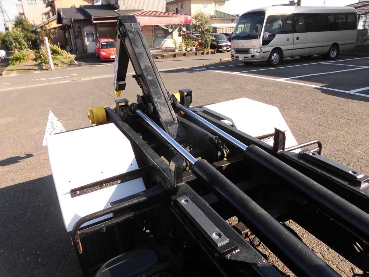 25年エルフ3T新明和アームロール 車検有!|中古トラックの販売・買取・査定のアイナビ