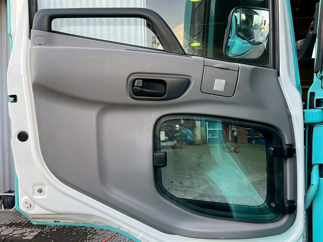 車検付★増トン車★11トン積載★6×4★3軸2デフ★KYB・8.9立米|中古トラックの販売・買取・査定のアイナビ