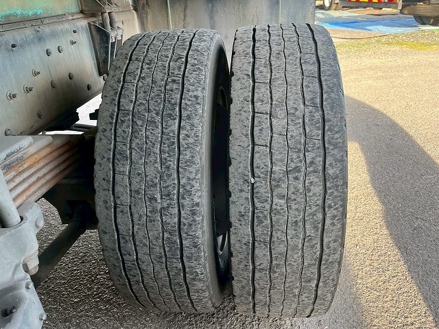 車検付★増トン車★11トン積載★6×4★3軸2デフ★KYB・8.9立米|中古トラックの販売・買取・査定のアイナビ