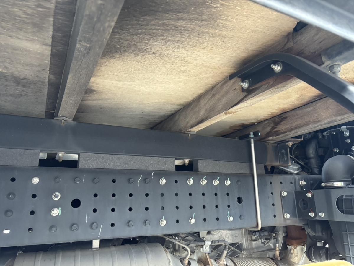 三菱ふそう キャンター 積載4.5t ワイド超ロング平ボディ|中古トラックの販売・買取・査定のアイナビ