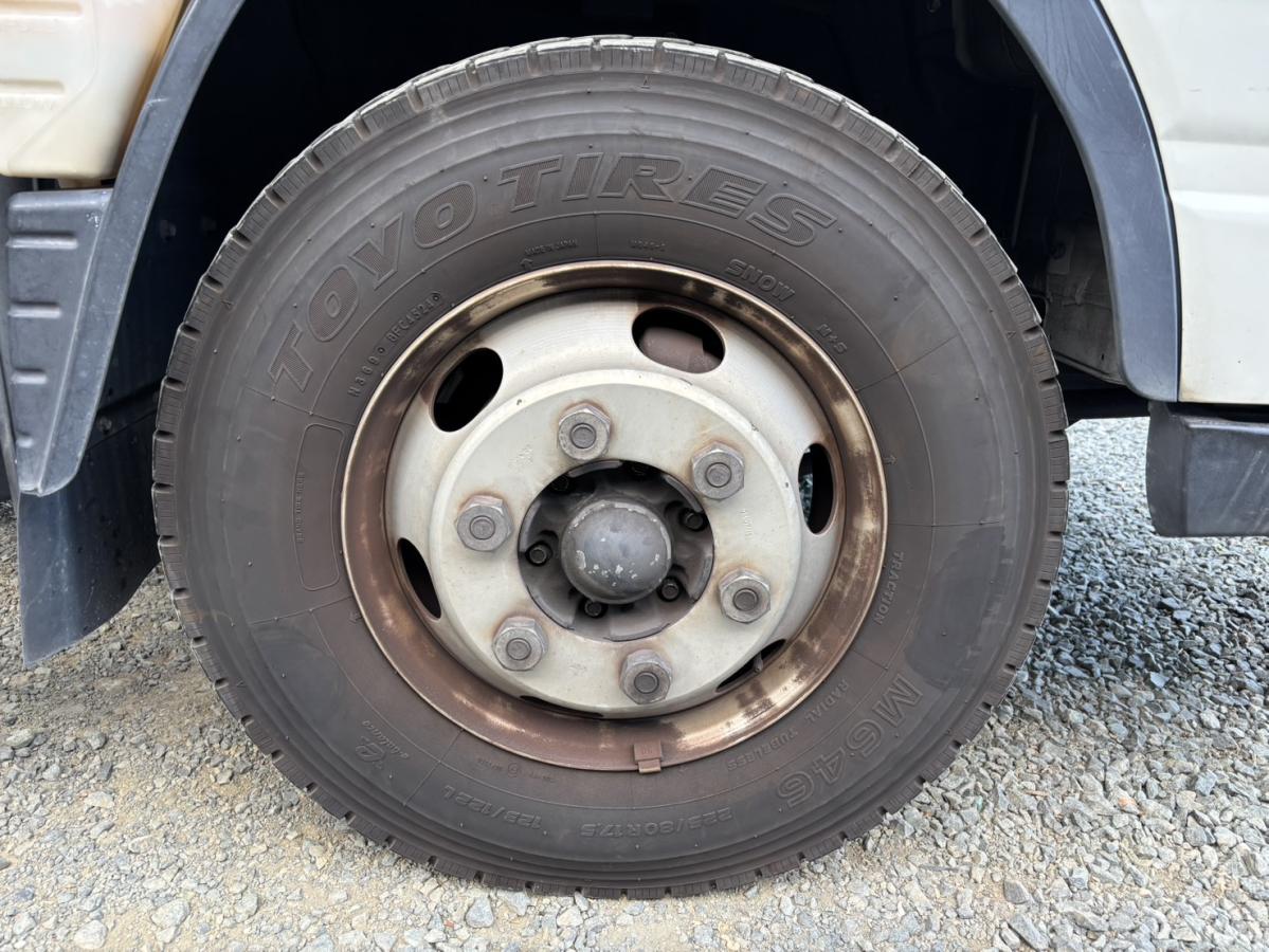 三菱ふそう キャンター 積載4.5t ワイド超ロング平ボディ|中古トラックの販売・買取・査定のアイナビ