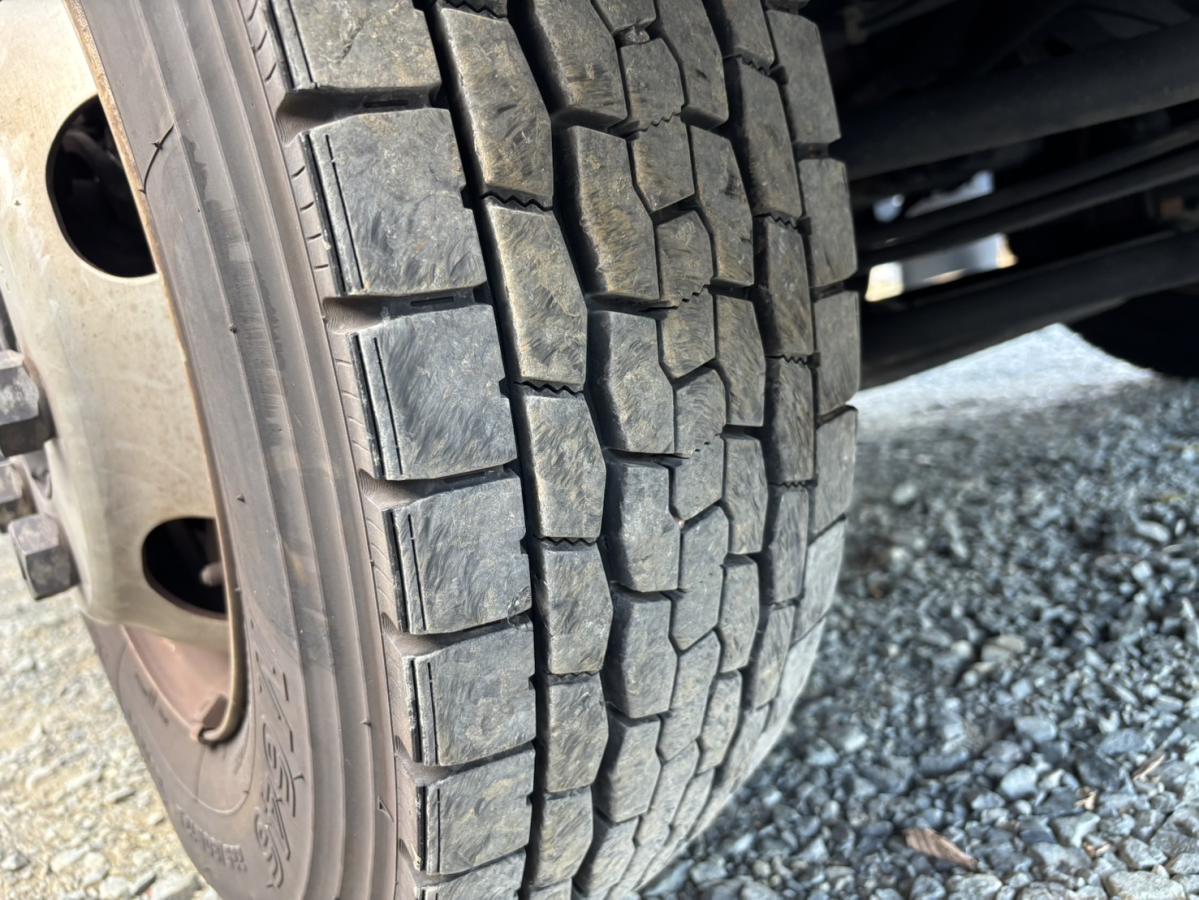 三菱ふそう キャンター 積載4.5t ワイド超ロング平ボディ|中古トラックの販売・買取・査定のアイナビ