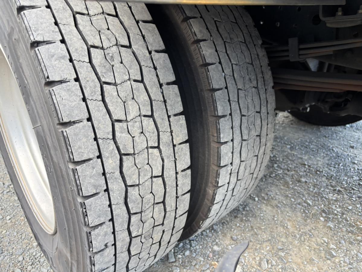 三菱ふそう キャンター 積載4.5t ワイド超ロング平ボディ|中古トラックの販売・買取・査定のアイナビ