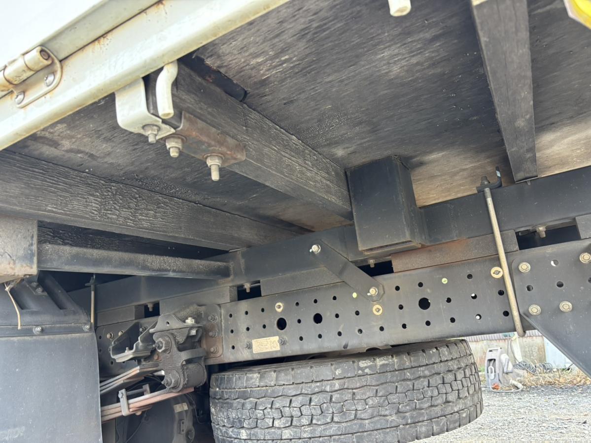 三菱ふそう キャンター 積載4.5t ワイド超ロング平ボディ|中古トラックの販売・買取・査定のアイナビ