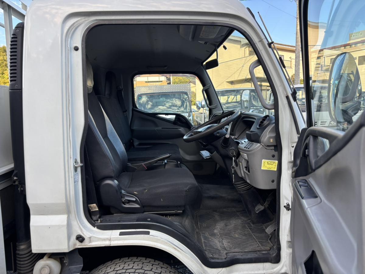 三菱ふそう キャンター 積載4.5t ワイド超ロング平ボディ|中古トラックの販売・買取・査定のアイナビ