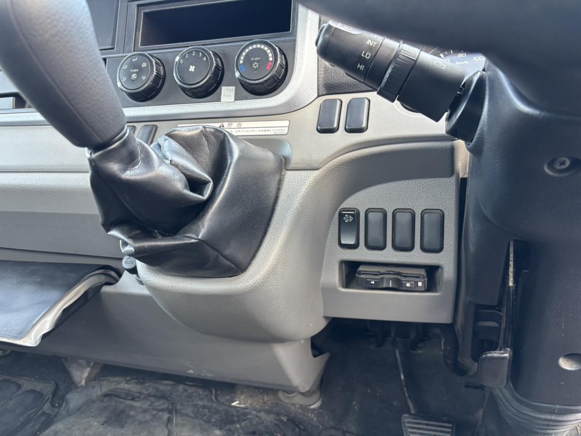 三菱ふそう キャンター 積載4.5t ワイド超ロング平ボディ|中古トラックの販売・買取・査定のアイナビ