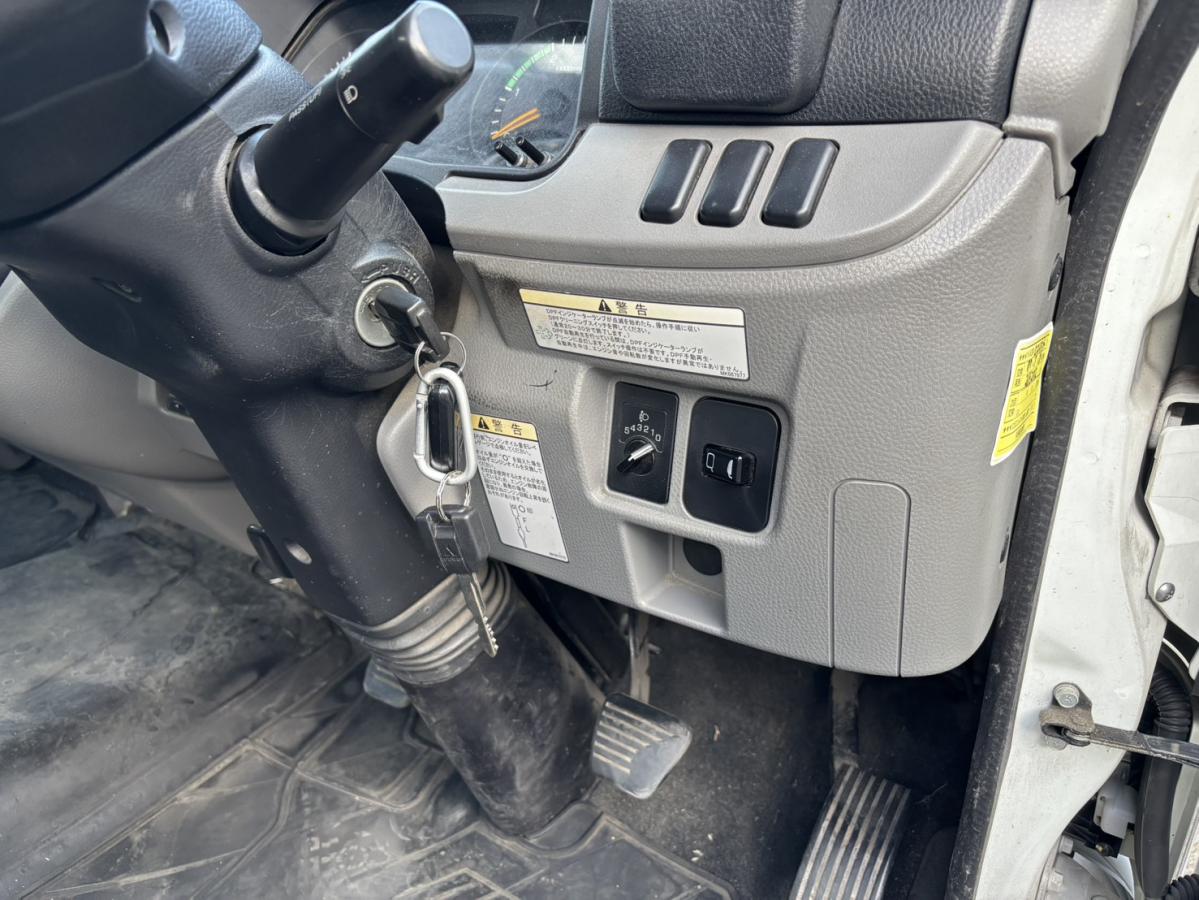 三菱ふそう キャンター 積載4.5t ワイド超ロング平ボディ|中古トラックの販売・買取・査定のアイナビ