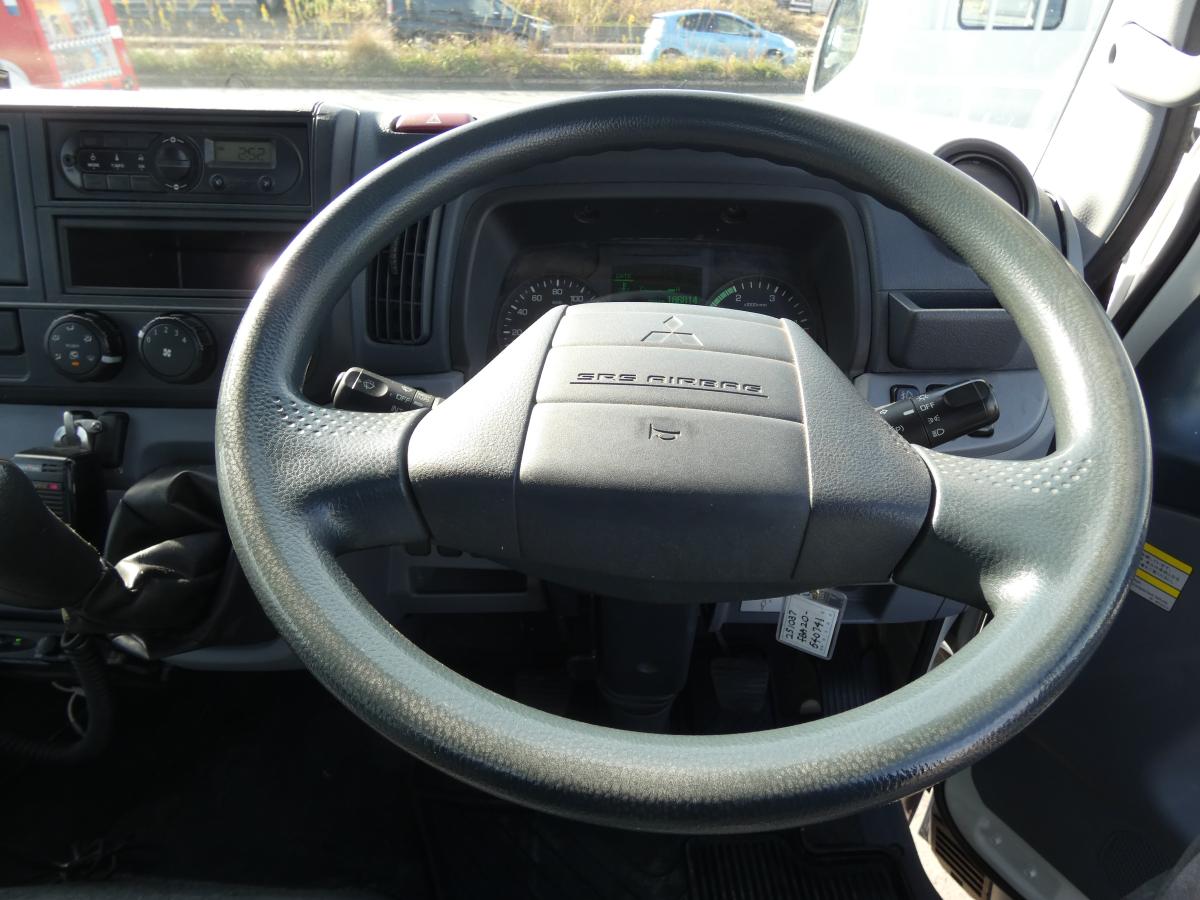 H27 マニュアル 2トン 平ボディ　251037|中古トラックの販売・買取・査定のアイナビ