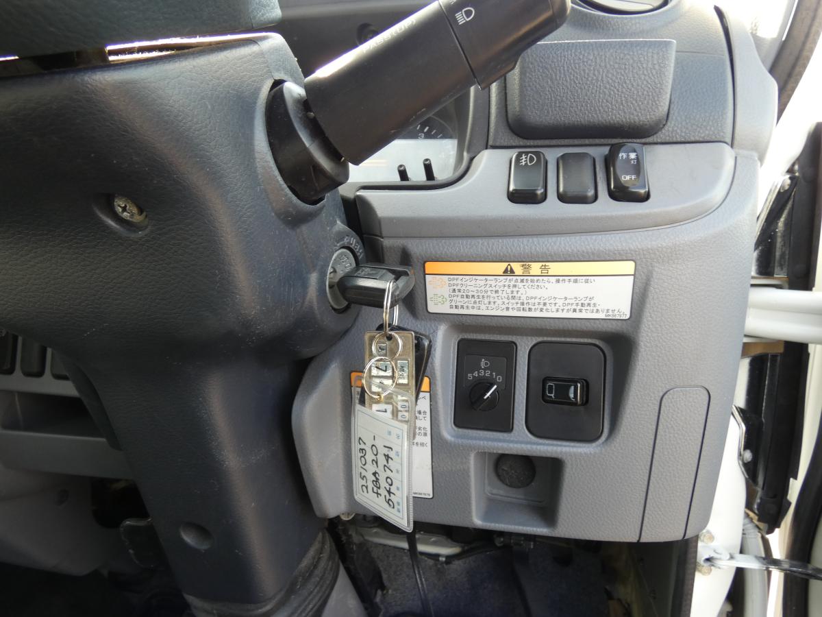 H27 マニュアル 2トン 平ボディ　251037|中古トラックの販売・買取・査定のアイナビ