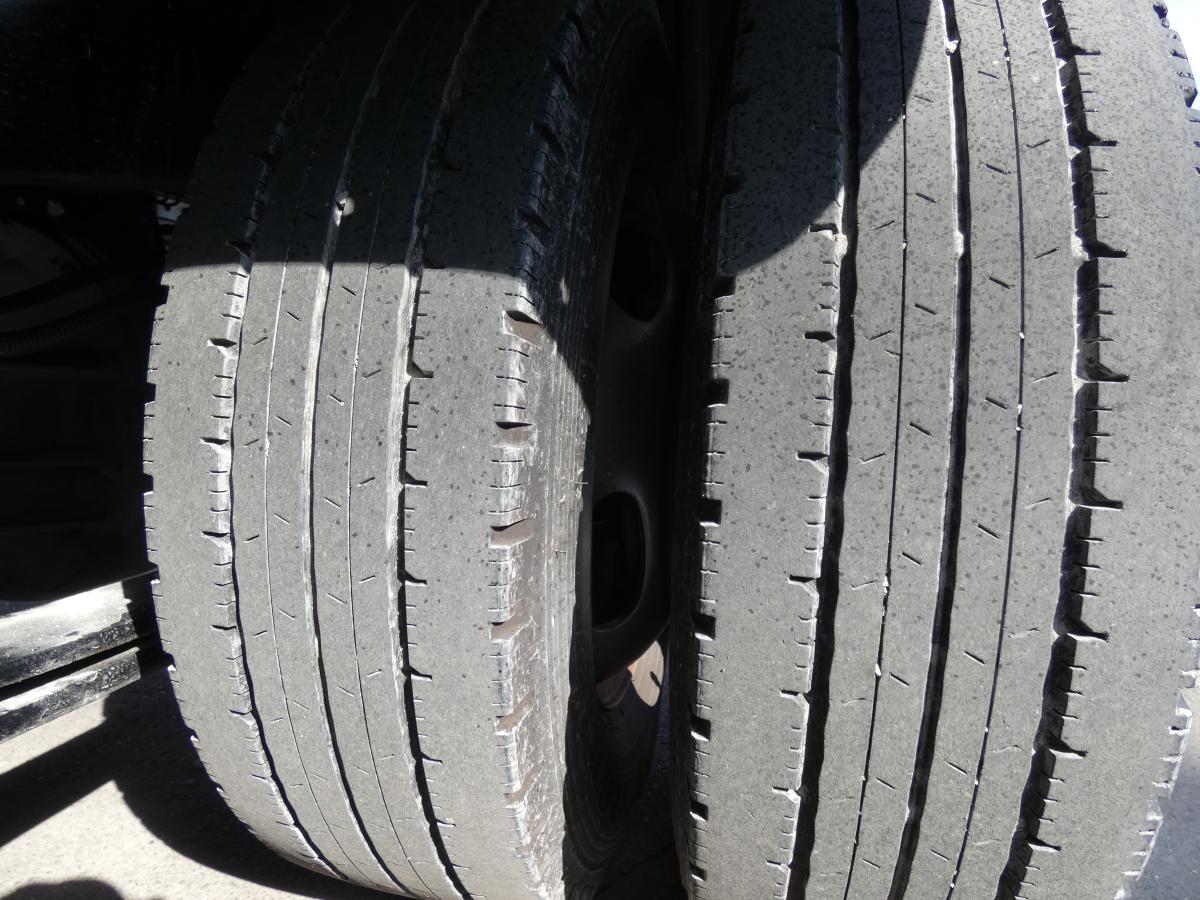 H27 マニュアル 2トン 平ボディ　251037|中古トラックの販売・買取・査定のアイナビ