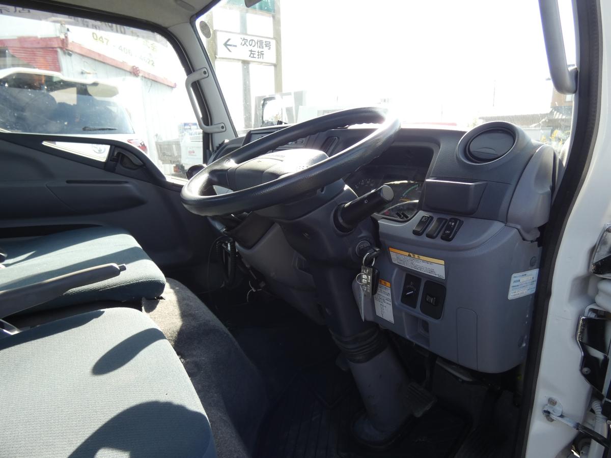 H27 マニュアル 2トン 平ボディ　251037|中古トラックの販売・買取・査定のアイナビ