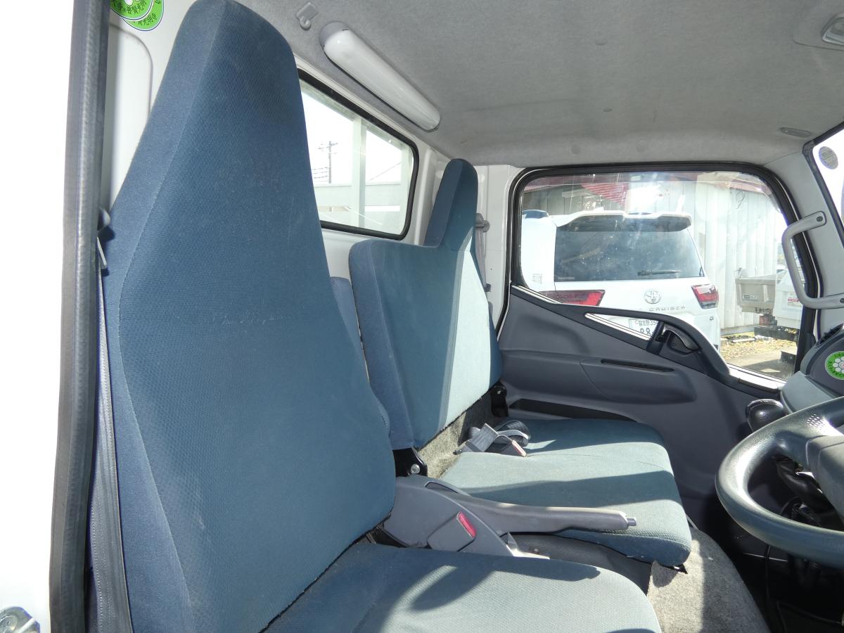 H27 マニュアル 2トン 平ボディ　251037|中古トラックの販売・買取・査定のアイナビ