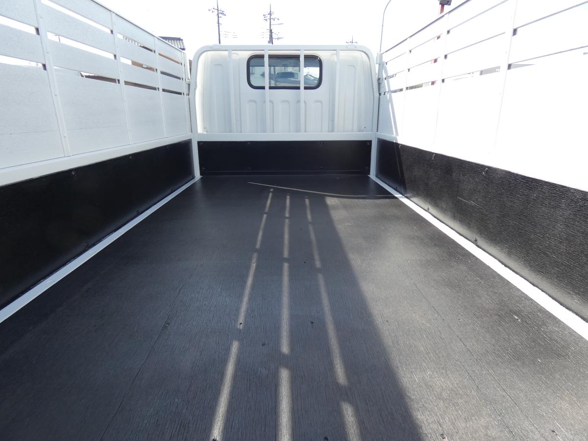 H27 マニュアル 2トン 平ボディ　251037|中古トラックの販売・買取・査定のアイナビ