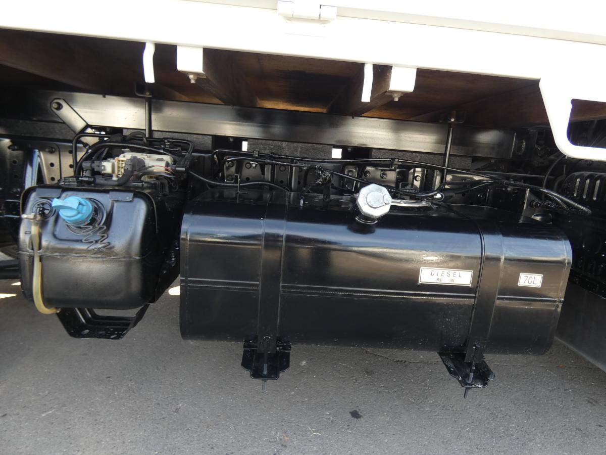 H27 マニュアル 2トン 平ボディ　251037|中古トラックの販売・買取・査定のアイナビ