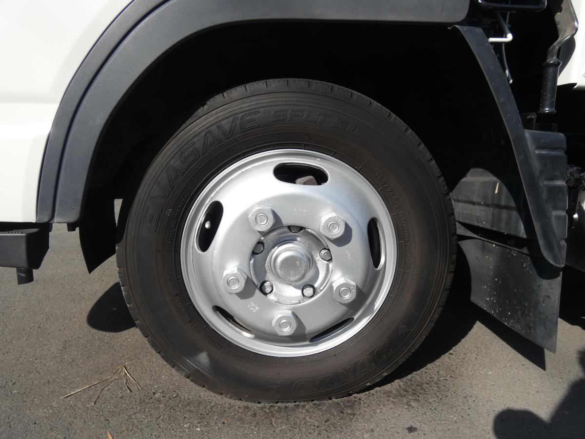 H27 マニュアル 2トン 平ボディ　251037|中古トラックの販売・買取・査定のアイナビ