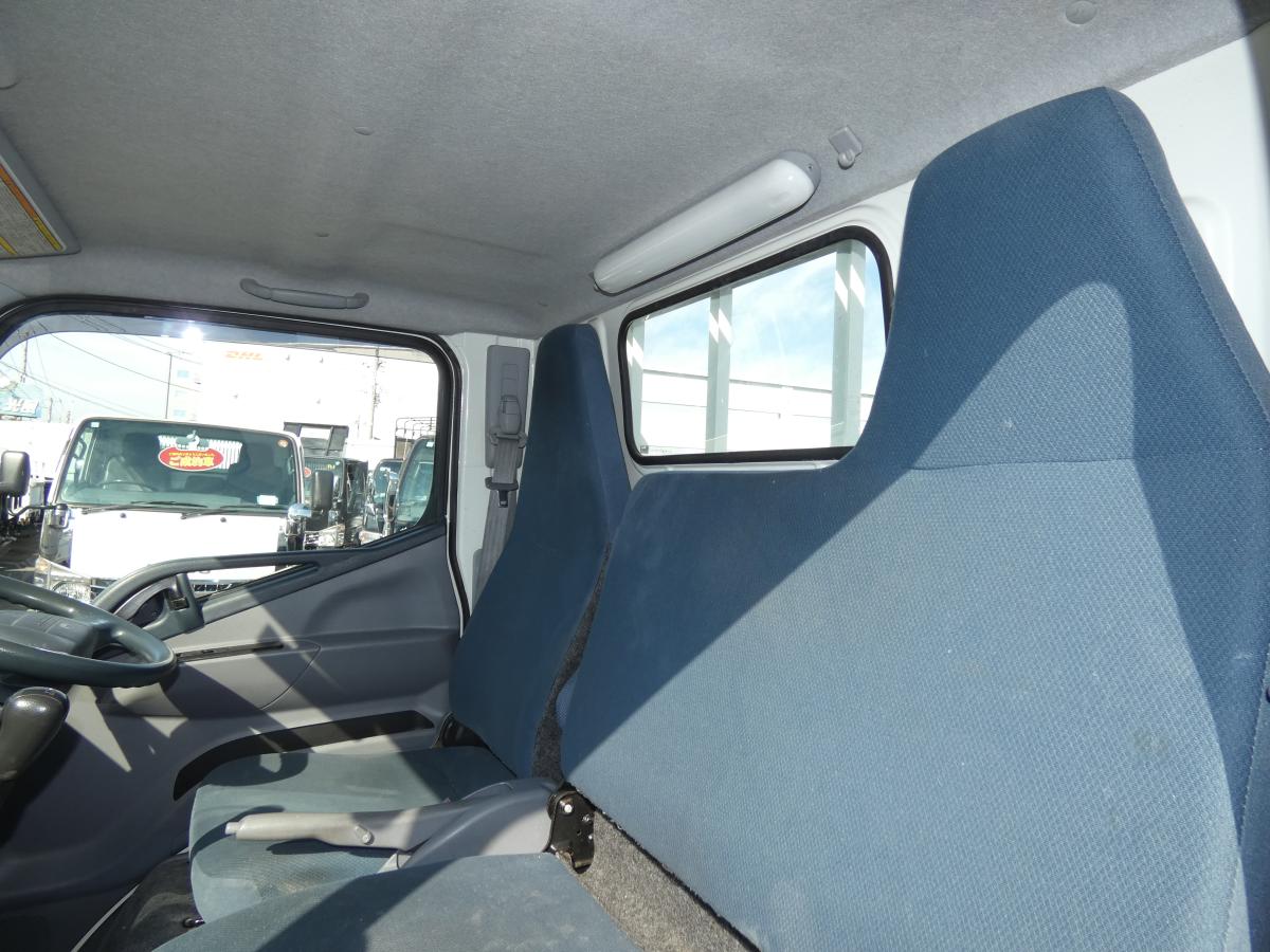 H27 マニュアル 2トン 平ボディ　251037|中古トラックの販売・買取・査定のアイナビ