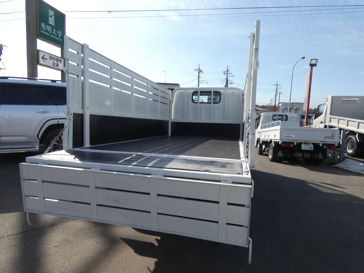 H27 マニュアル 2トン 平ボディ　251037|中古トラックの販売・買取・査定のアイナビ