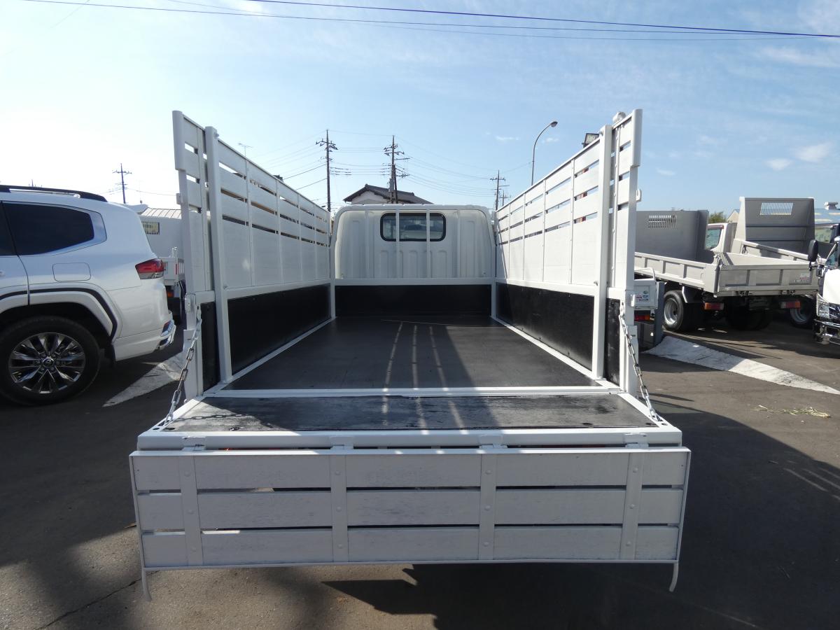 H27 マニュアル 2トン 平ボディ　251037|中古トラックの販売・買取・査定のアイナビ