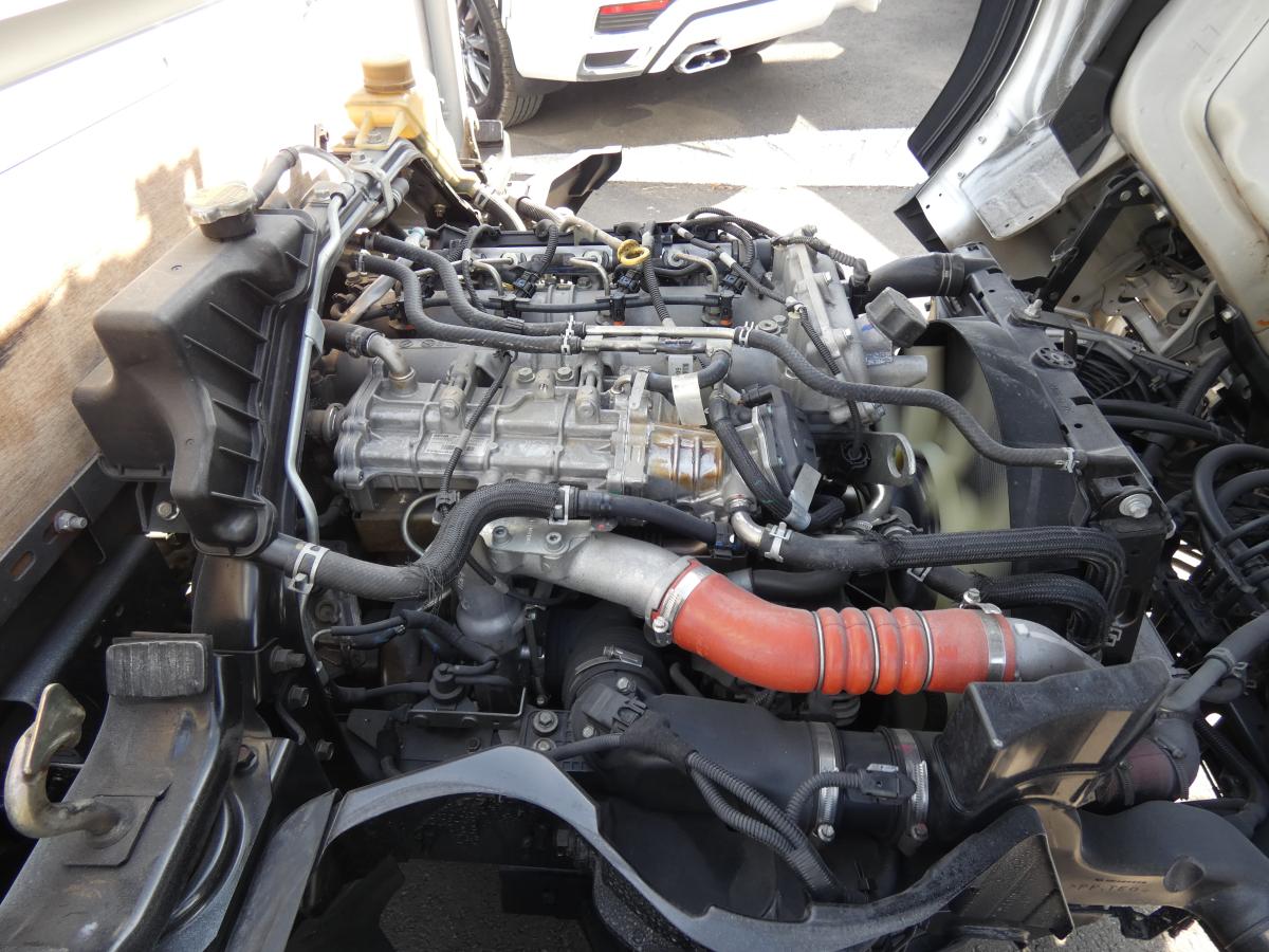 H27 マニュアル 2トン 平ボディ　251037|中古トラックの販売・買取・査定のアイナビ