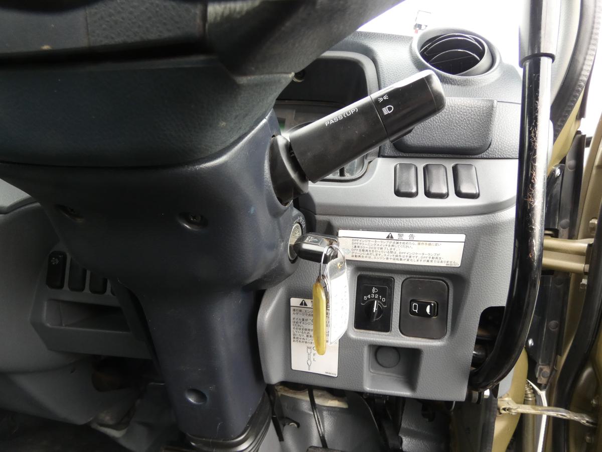 H25 マニュアル 2トンダンプ　251033|中古トラックの販売・買取・査定のアイナビ