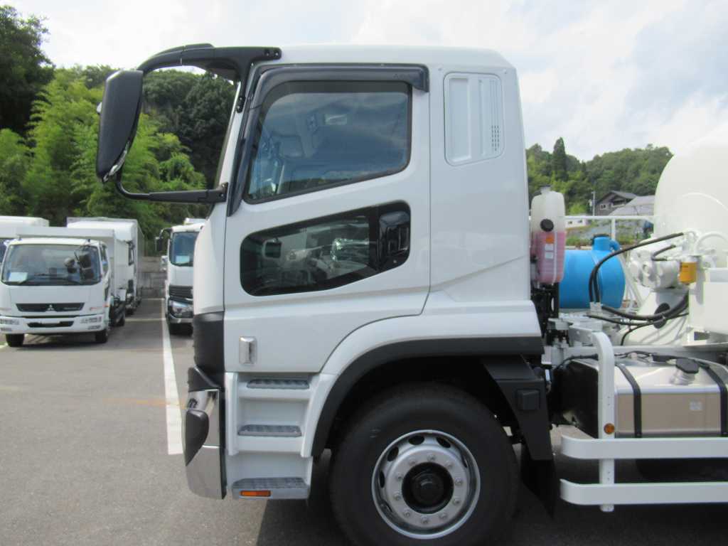 カヤバ MR4451 ドラム容量8.7立米 電動ホッパーカバー|中古トラックの販売・買取・査定のアイナビ