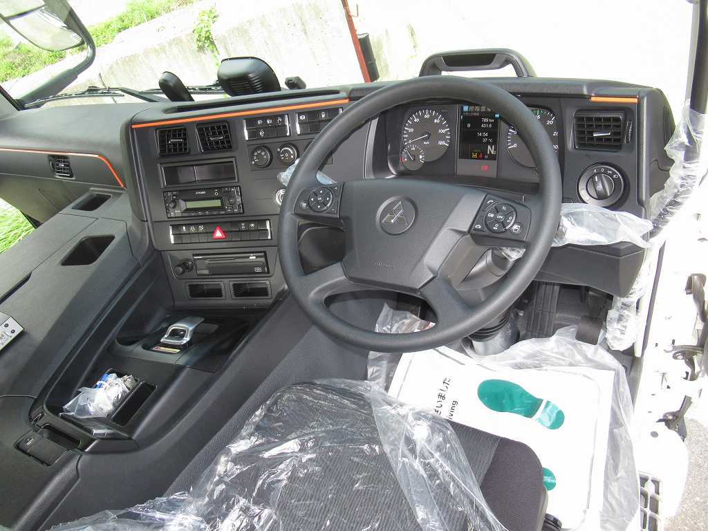 カヤバ MR4451 ドラム容量8.7立米 電動ホッパーカバー|中古トラックの販売・買取・査定のアイナビ