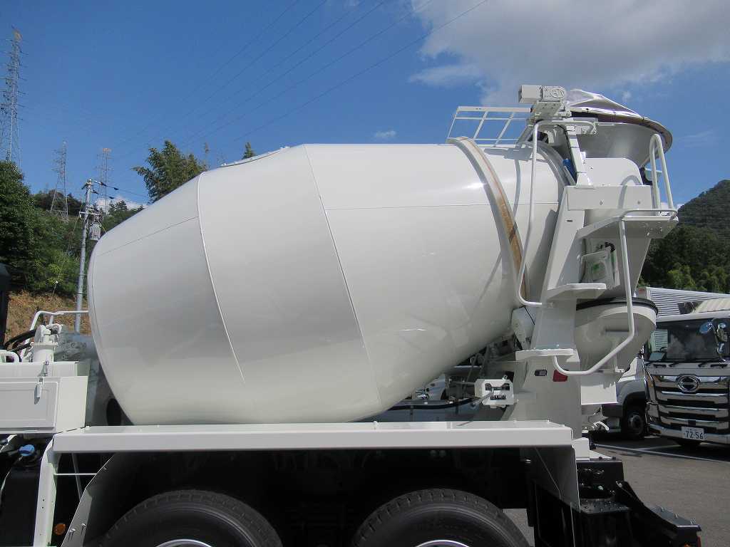 カヤバ MR4451 ドラム容量8.7立米 電動ホッパーカバー|中古トラックの販売・買取・査定のアイナビ