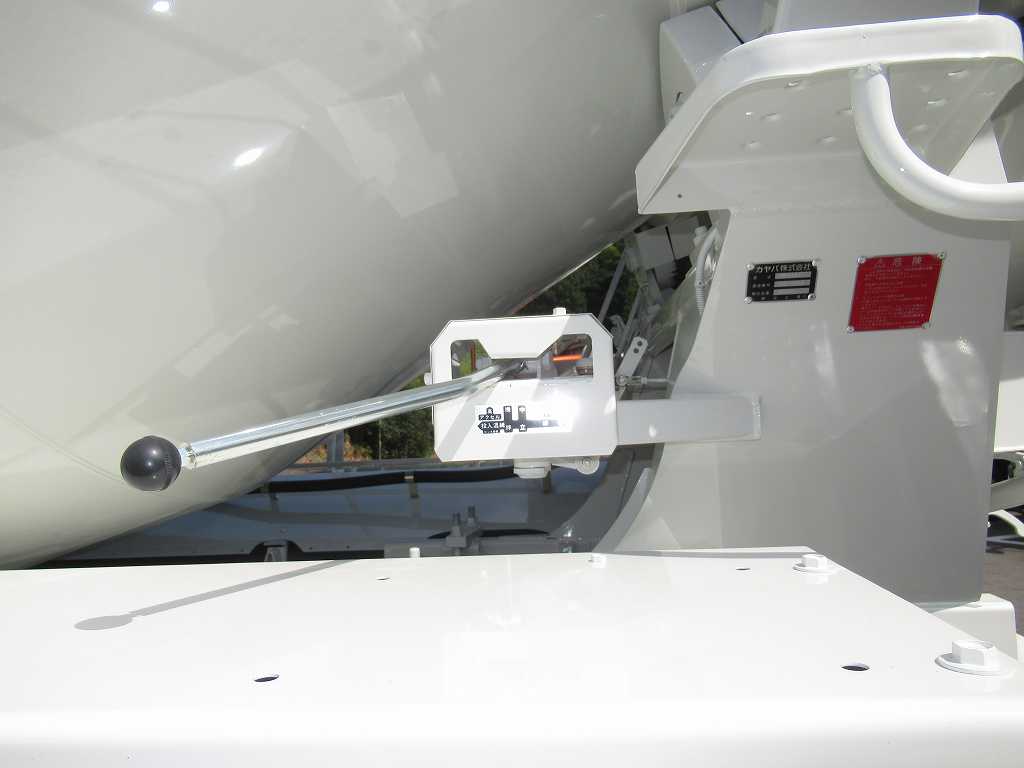 カヤバ MR4451 ドラム容量8.7立米 電動ホッパーカバー|中古トラックの販売・買取・査定のアイナビ