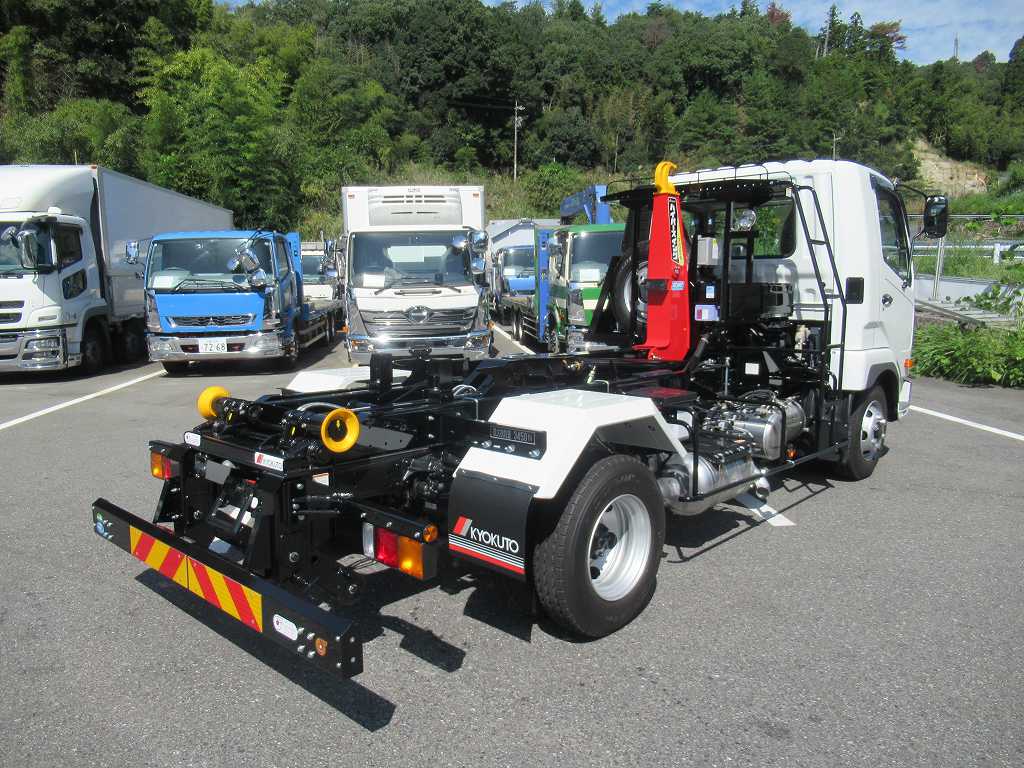 極東製 4t フックロール ラジコン ベッドレス 220PS 6速|中古トラックの販売・買取・査定のアイナビ