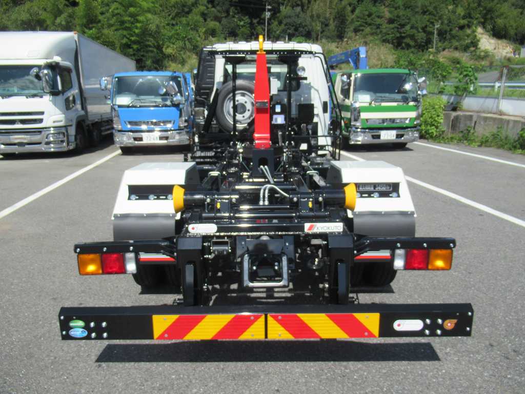 極東製 4t フックロール ラジコン ベッドレス 220PS 6速|中古トラックの販売・買取・査定のアイナビ