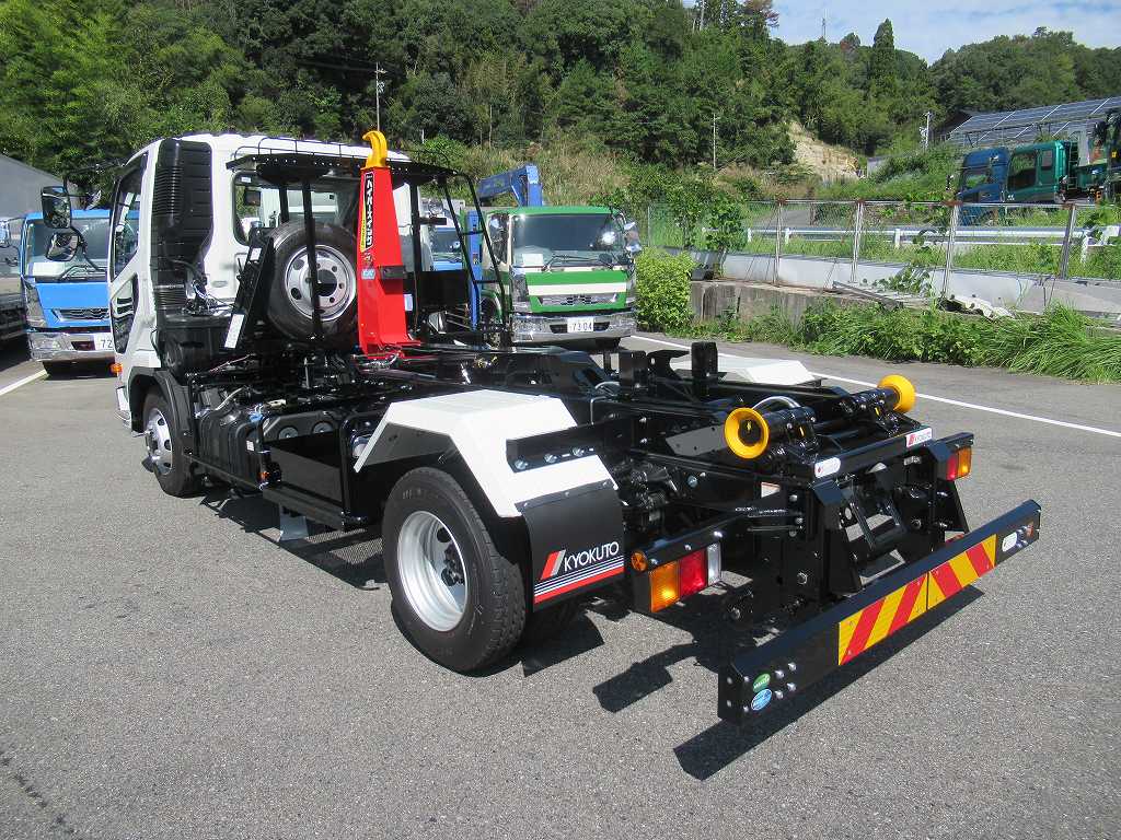 極東製 4t フックロール ラジコン ベッドレス 220PS 6速|中古トラックの販売・買取・査定のアイナビ