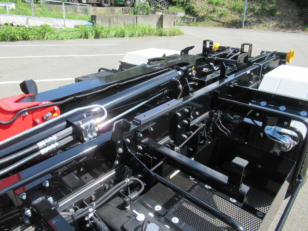 極東製 4t フックロール ラジコン ベッドレス 220PS 6速|中古トラックの販売・買取・査定のアイナビ