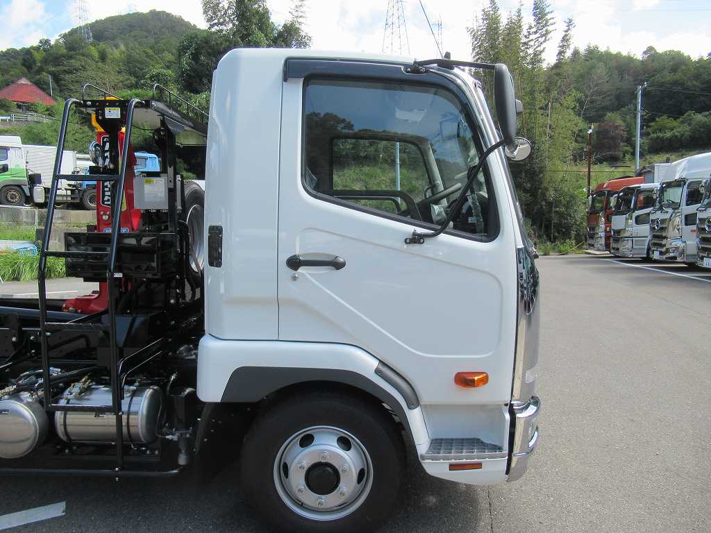 極東製 4t フックロール ラジコン ベッドレス 220PS 6速|中古トラックの販売・買取・査定のアイナビ