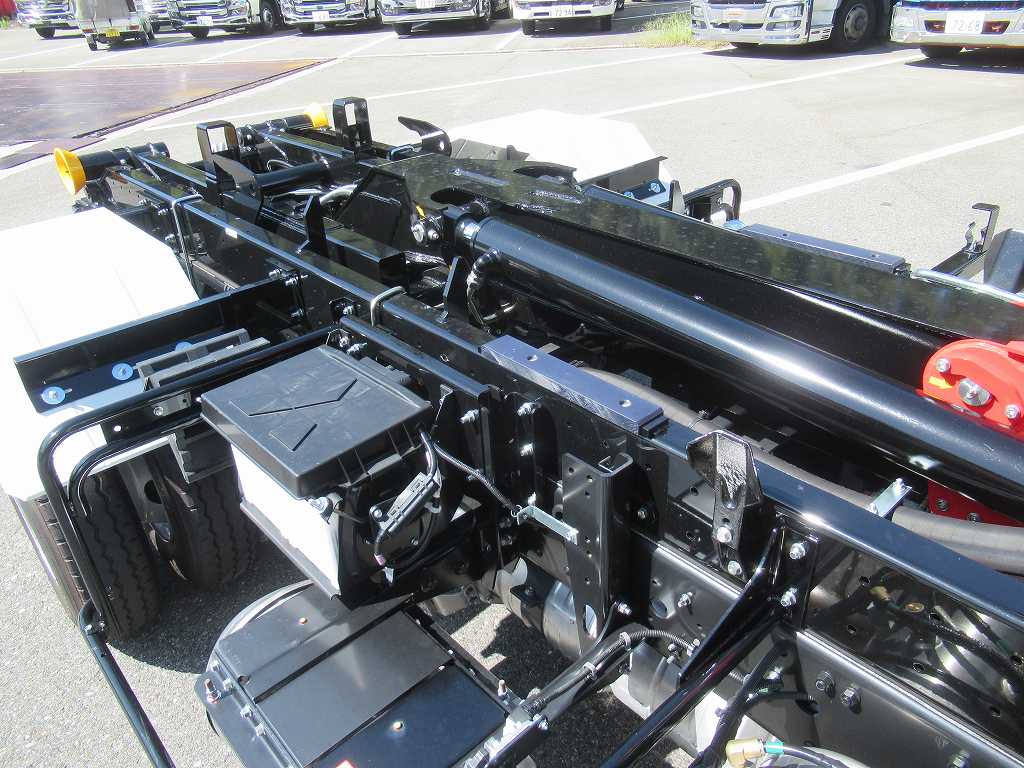 極東製 4t フックロール ラジコン ベッドレス 220PS 6速|中古トラックの販売・買取・査定のアイナビ