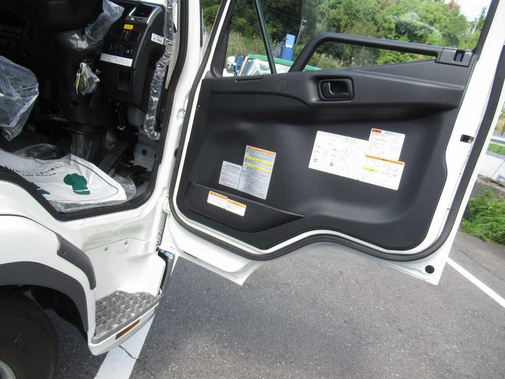 極東製 4t フックロール ラジコン ベッドレス 220PS 6速|中古トラックの販売・買取・査定のアイナビ