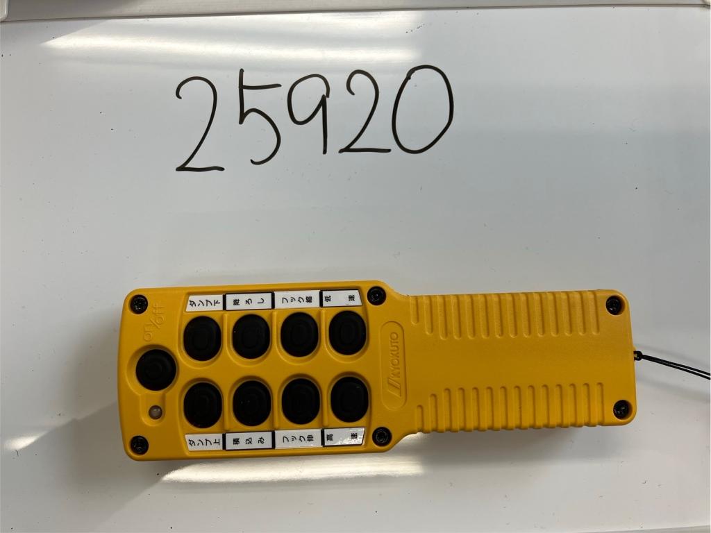 極東製 4t フックロール ラジコン ベッドレス 220PS 6速|中古トラックの販売・買取・査定のアイナビ