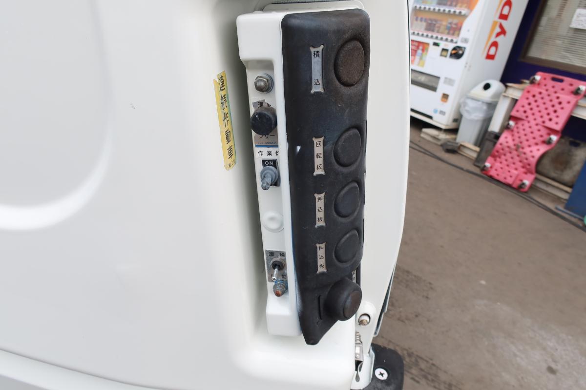 ワイド幅 巻き込みパッカー車 新明和製5.8立米|中古トラックの販売・買取・査定のアイナビ