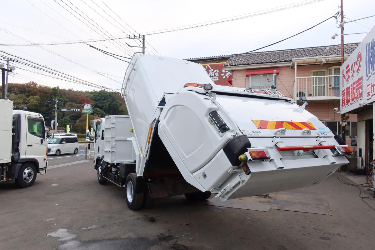 ワイド幅 巻き込みパッカー車 新明和製5.8立米|中古トラックの販売・買取・査定のアイナビ