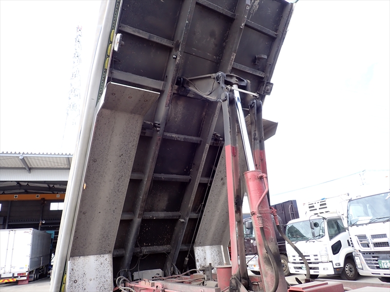 【352202】いすゞ ギガ 新明和製土砂ダンプ　格納リヤバンパー付|中古トラックの販売・買取・査定のアイナビ