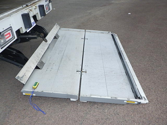 日野 令和4年式 4軸低床アルミウィング 格納ゲート付|中古トラックの販売・買取・査定のアイナビ