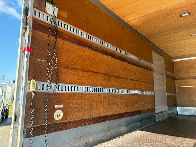 ショートキャブベッドレス6200標準幅日本フルハーフ|中古トラックの販売・買取・査定のアイナビ